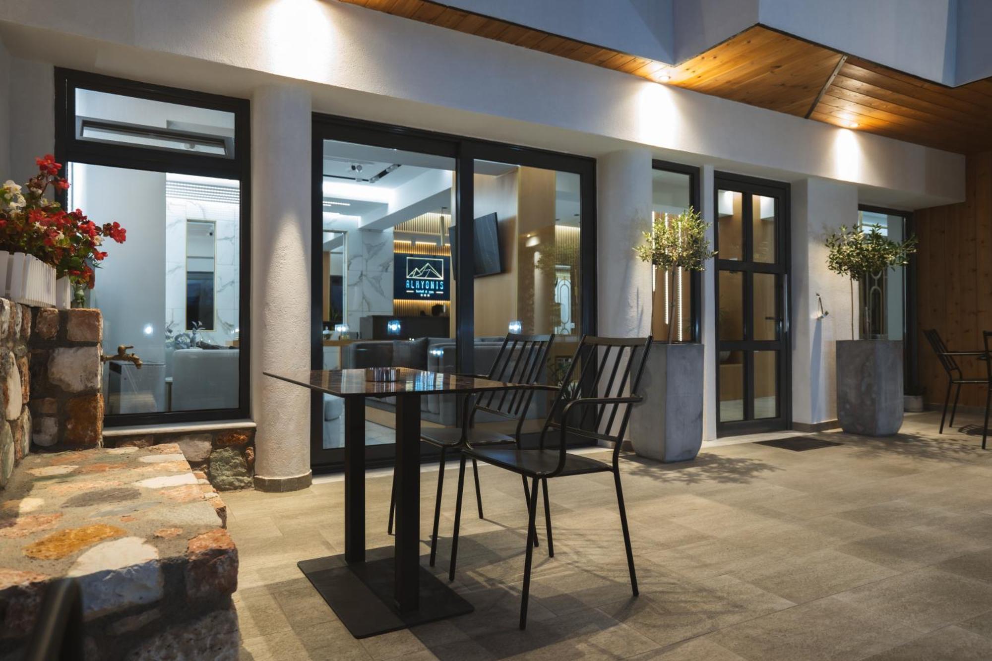 Alkyonis Hotel & Spa กาโต ลูตรากี ภายนอก รูปภาพ